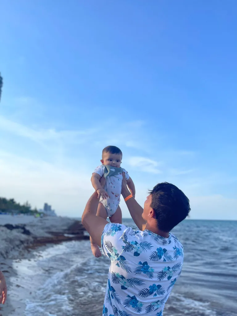 Hugo Suárez outdoors